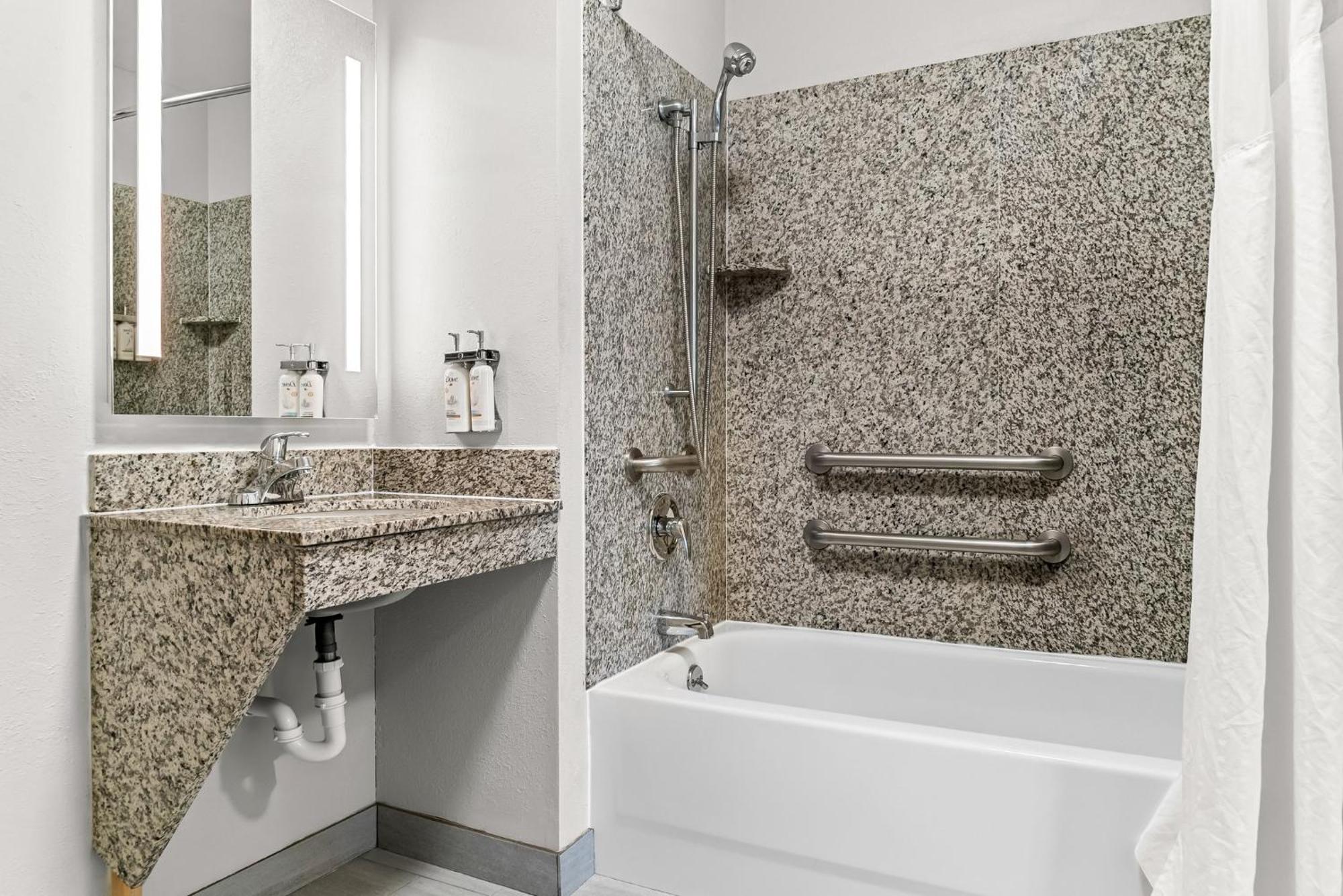 Holiday Inn Express & Suites Detroit - Novi By Ihg Exteriör bild