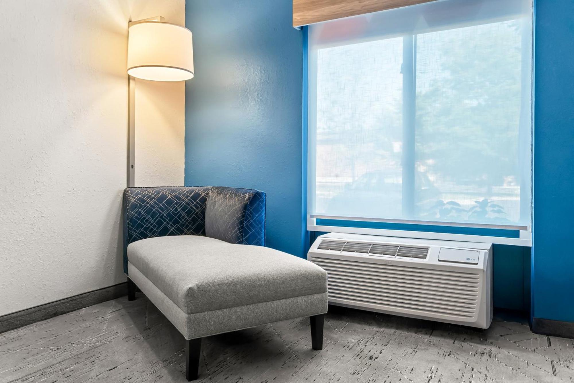 Holiday Inn Express & Suites Detroit - Novi By Ihg Exteriör bild