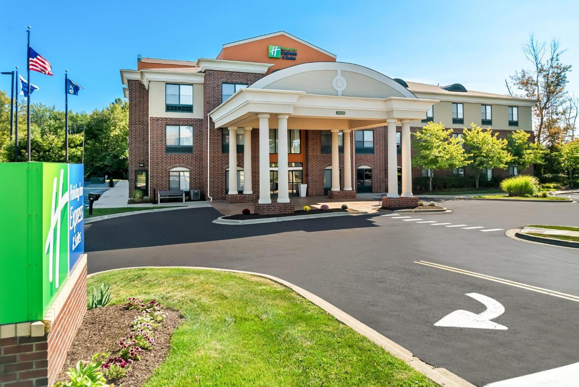 Holiday Inn Express & Suites Detroit - Novi By Ihg Exteriör bild