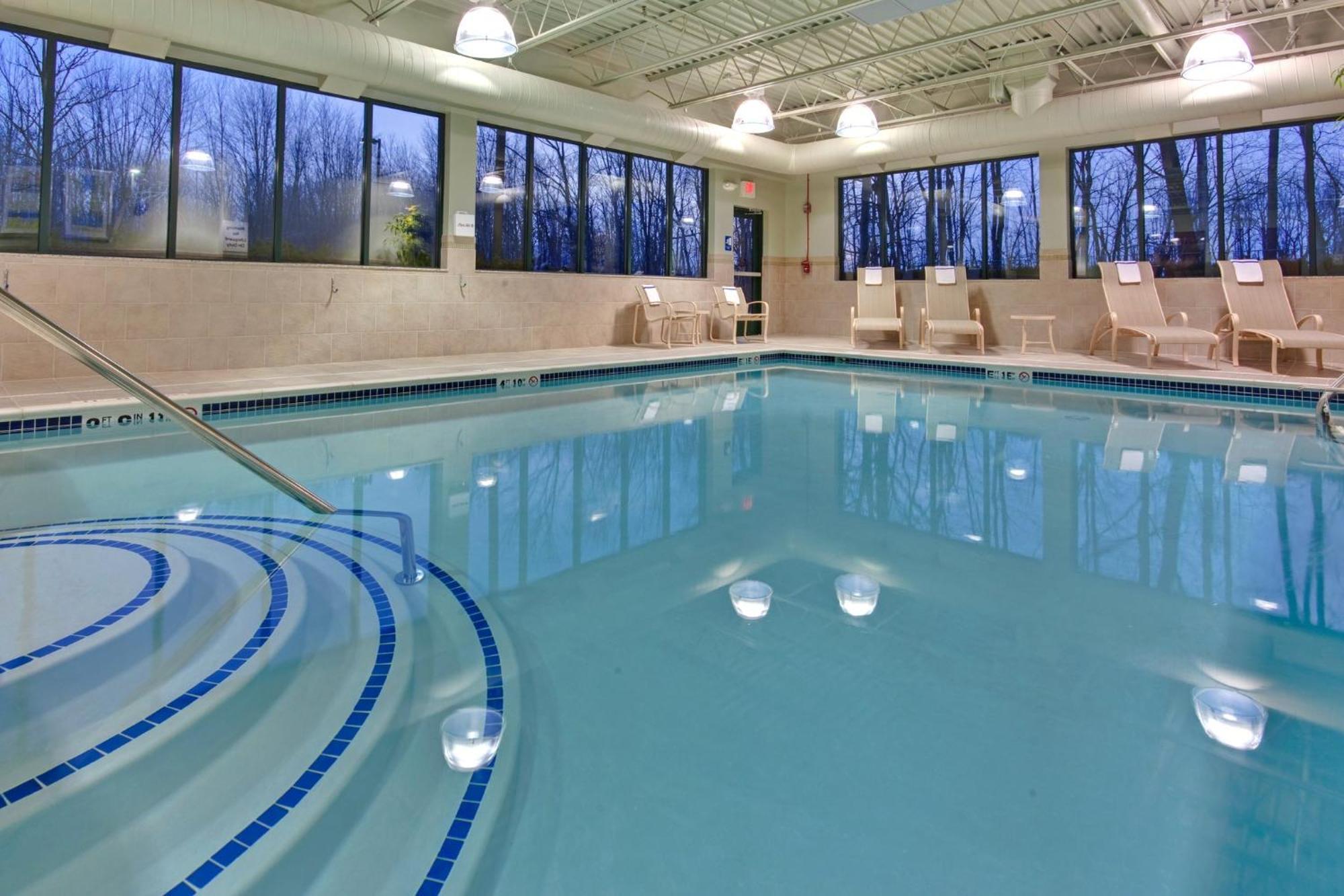 Holiday Inn Express & Suites Detroit - Novi By Ihg Exteriör bild